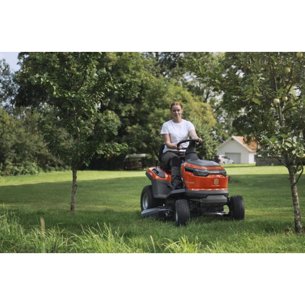 Husqvarna TS 100i batteridrevet traktor - Bilde 4
