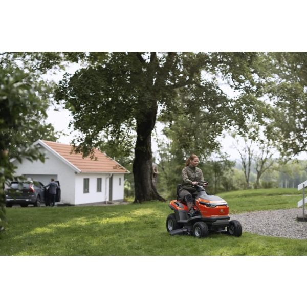 Husqvarna TS 100i batteridrevet traktor - Bilde 5